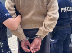 Agresywny Ukrainiec atakował przechodniów i zdemolował karetkę