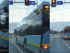 Autobus PKM na czerwonym świetle. Mieszkańcy alarmują o niebezpiecznych manewrach kierowców w Jaworznie