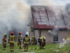 Pożar domu w powiecie jasielskim. Mieszkańcy zdążyli uciec [ZDJĘCIA]