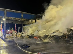 Ciężarówka uderzyła w bramki i spłonęła. Tragedia na A2