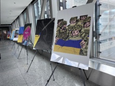 Ukraińska sztuka na Kraków Airport. Wystawa wspiera walczący kraj (ZDJĘCIA)