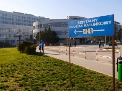 Pacjenci zawiedzeni. Szpital wstrzymał nową metodę leczenia raka. Teraz się tłumaczy