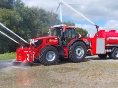 John Deere 6R w roli strażaka