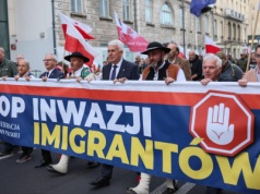 Marsz przeciwko imigracji w Warszawie. Spalono flagę UPA