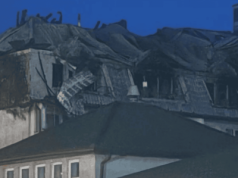 OGROMNY pożar w Ząbkach. 300 metrów od spalonego miesiąc temu budynku. Setki osób na ulicy