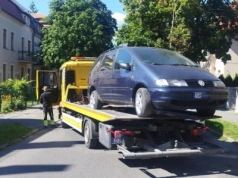 Straż Miejska usuwa porzucone pojazdy z ulic. Kolejne samochody odholowane