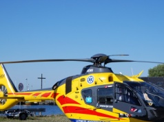 Brawura mogła kosztować życie. Skoczył "na główkę", woda miała 10 cm głębokości