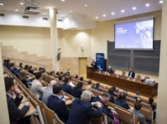 Studenci z bezpłatnymi wejściówkami