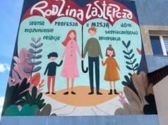 W Biskupcu powstał wyjątkowy mural. Olsztyńskie PCPR promuje rodzicielstwo zastępcze