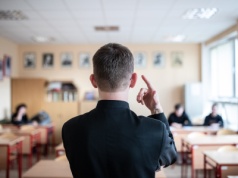Od 1 września 2025 zmiany w liczbie godzin szkolnej religii. Rodzice: Zaczęli przesadzać