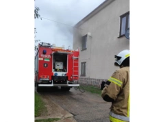 Pożar domu w Starych Wnorach. Gęsty dym utrudniał akcję strażaków
