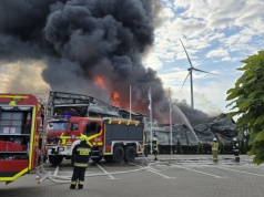 Pożar hali w miejscowości Jankowy. Straty liczone w milionach