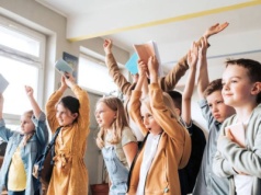 Nadal można składać wnioski o 300+ dla uczniów. Do tej pory wypłacono niemal 1 mld zł
