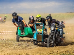 X Cross Country Motocykli Zabytkowych i Klasycznych. Tu na razie jest ściernisko… i niech tak zostanie!