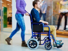 Piotrków Trybunalski. Osoby z niepełnosprawnościami mogą dostać pomoc asystenta