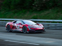 Nowy rekord świata! Ten elektryczny supersamochód pojechał prawie 500 km/h