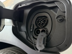 Liczba aut elektrycznych w Polsce pasuje do S-krzywej, choć ciężko było nam w to uwierzyć [sprawdzamy obliczenia z 2023 r.]