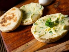 Bez drożdży i proszku do pieczenia. Podkarpackie placuszki rosną jak marzenie