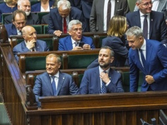Rząd naradza się nad CPK i mrożeniem cen prądu