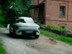 Czas spędzony w tym aucie jest jak... wakacje pod gruszą. Oto KIA EV3