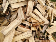 To drewno kominkowe pali się najdłużej i daje najwięcej ciepła. Doświadczeni nie będą zaskoczeni