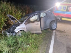 Dachowanie na trasie Sokoły - Jeżewo Stare. 23-latek trafił do szpitala [foto]