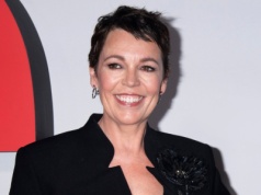 Krótkie cięcia to najmocniejszy trend sezonu. Olivia Colman potwierdza, że pixie odmładza, jak żadna inna fryzura