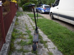 10-latek na hulajnodze elektrycznej nie ustąpił pierwszeństwa. Zderzył się z busem