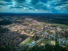 Ośrodek dla migrantów powstanie? Poręba odrzuca petycję mieszkańców ws. Lasu Porębskiego