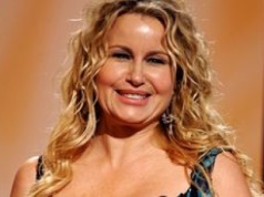 Jennifer Coolidge (Mama Stiflera) kończy 64 lata. Tak dziś wygląda
