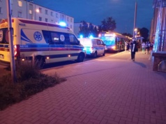 Olsztyn. Pijana 36-latka potknęła się na chodniku i "przydzwoniła" w miejski autobus