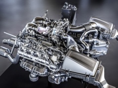 Mercedes pracuje nad nowym V8. C 63 robi smutną żabę