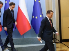 1300 zł dla każdego Polaka. Żadnych warunków. Jest oficjalne stanowisko z rządu