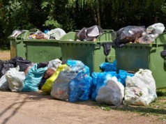 10 tys. zł kary za podrzucenie odpadów do wiat. Opłaty dla mieszkańców spadną