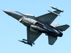 Dramat na radomskim lotnisku. F-16 uderzył w ziemię i rozbił się. Pilot nie żyje