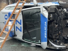 Gdańsk. Radiowóz dachował w trakcie pościgu. Policjanci zatrzymali kierowcę BMW. To obywatel Danii