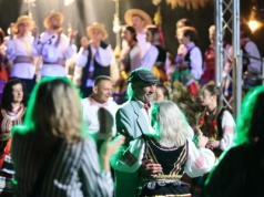 Ostatnia wakacyjna potańcówka w skansenie. Zagra Kapela Drewutnia