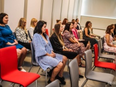 Nauczyciele z ostrowskich szkół i przedszkoli z awansami (ZDJĘCIA)