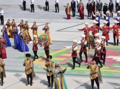 Artyści mają natychmiast pozbyć się brzuchów. Władze dały im miesiąc