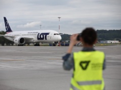 Dreamliner LOT-u zawrócił na lotnisko Chopina z rejsu do Chicago. Podano powód