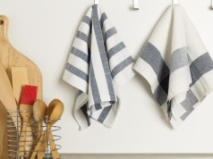 Jak prać ścierki kuchenne? Wykorzystaj sposób naszych babć i zapomnij o tłustych plamach