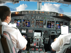 Wzrost liczby przypadków niezdolności do pracy pilotów wywołuje obawy o bezpieczeństwo i debatę na temat szczepionek