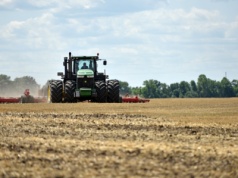 Sąd rozstrzygnął. Kto odpowiada za obrywanie kamieni spowodowane przez ciągnik?