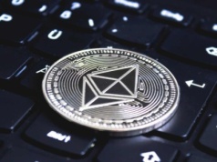 ETF-y na BTC i ETH z odpływami kapitału. Inflacja i cła od Trumpa dławią rynek krypto