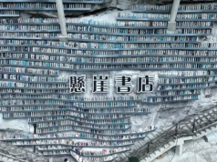 Ta księgarnia istnieje naprawdę. Regały książek wiszą nad urwiskiem, a widok zapiera dech