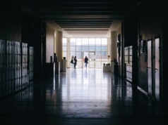 Szkoły ludowe zamiast elitarnych akademików