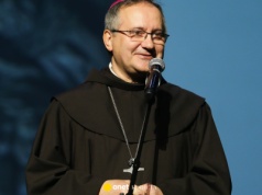 "Niewiele czasu potrzebowaliśmy". Biskup o antyukraińskich nastrojach