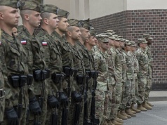 Donald Trump wycofa żołnierzy z Polski? Karol Nawrocki musi złożyć ofertę