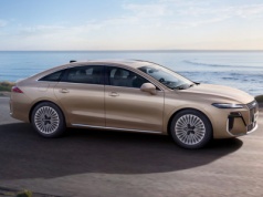 Roewe M7 – chiński sedan z napędem hybrydowym i nieprawdopodobnym zasięgiem