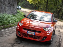 Fiat 600e Icon – nowy poziom wyposażenia wchodzi do sprzedaży 1 września